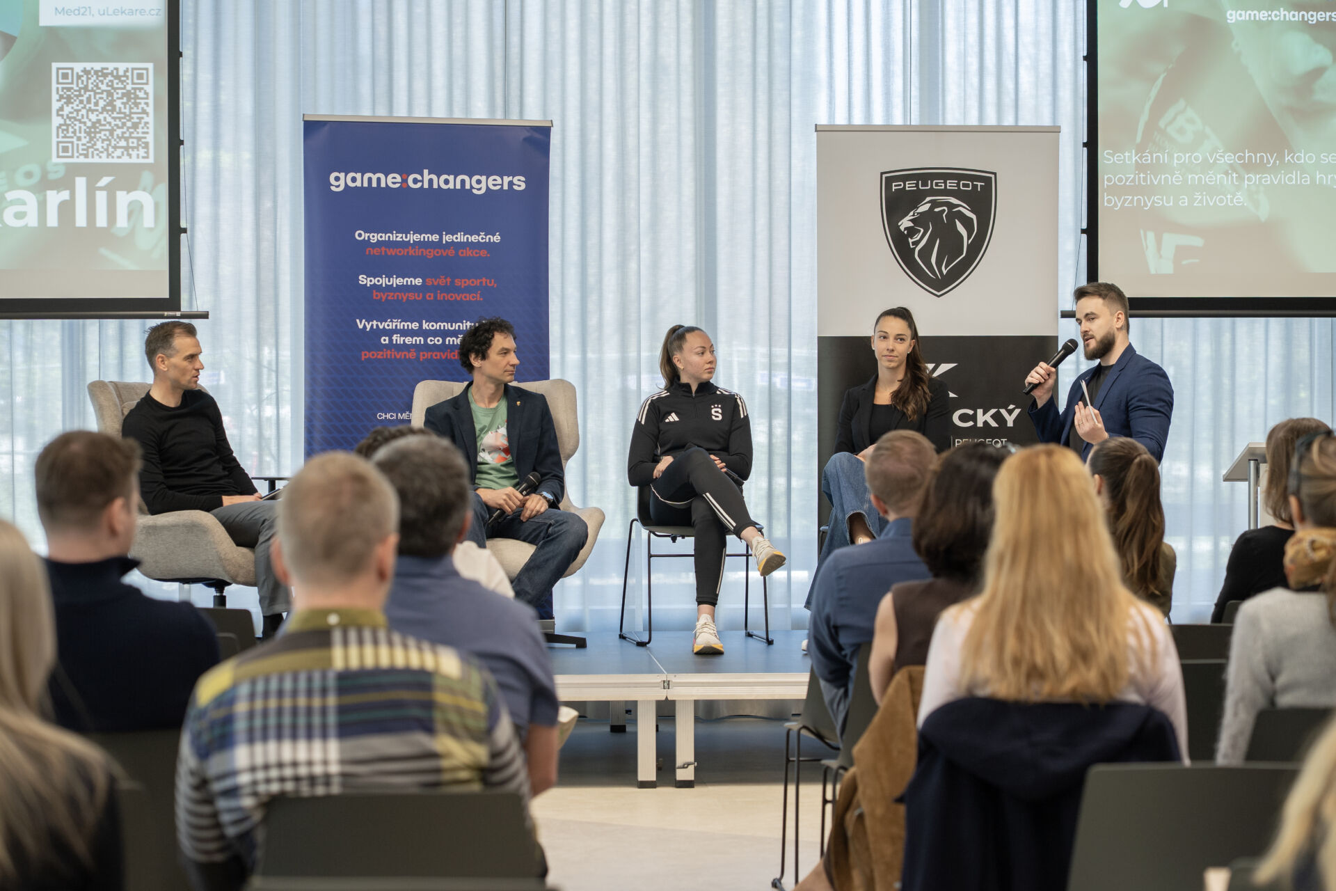 Eventový prostor v event prostoru Perner.Experience. Pohled na podium. 