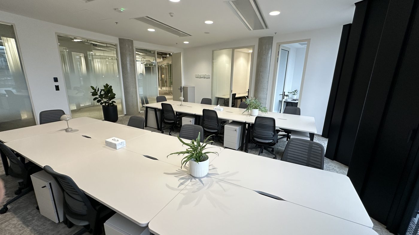 Servisované kanceláře Ostrava – open-space pracovní místa v Organica Scott Weber