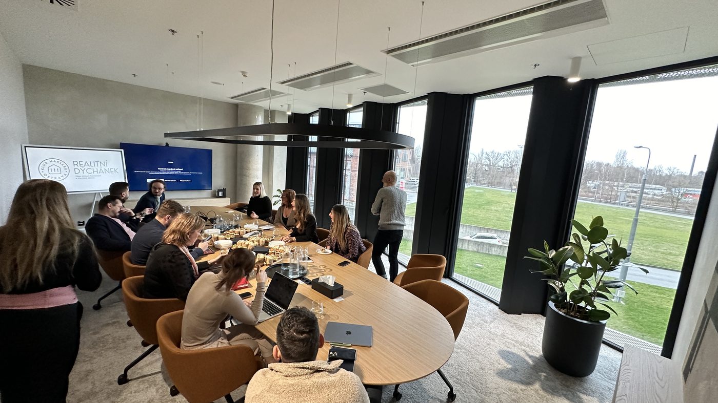 Zasedací místnost Organica Ostrava – Scott Weber Workspace servisované kanceláře